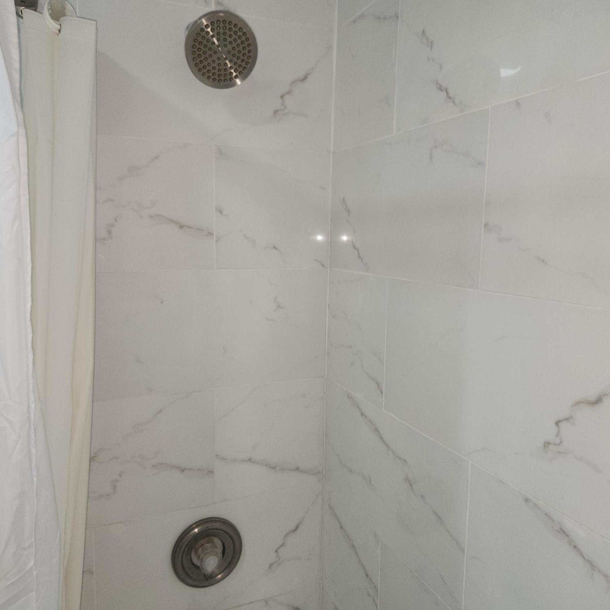 Jubilee Gardens Freeport Hotel Room photo