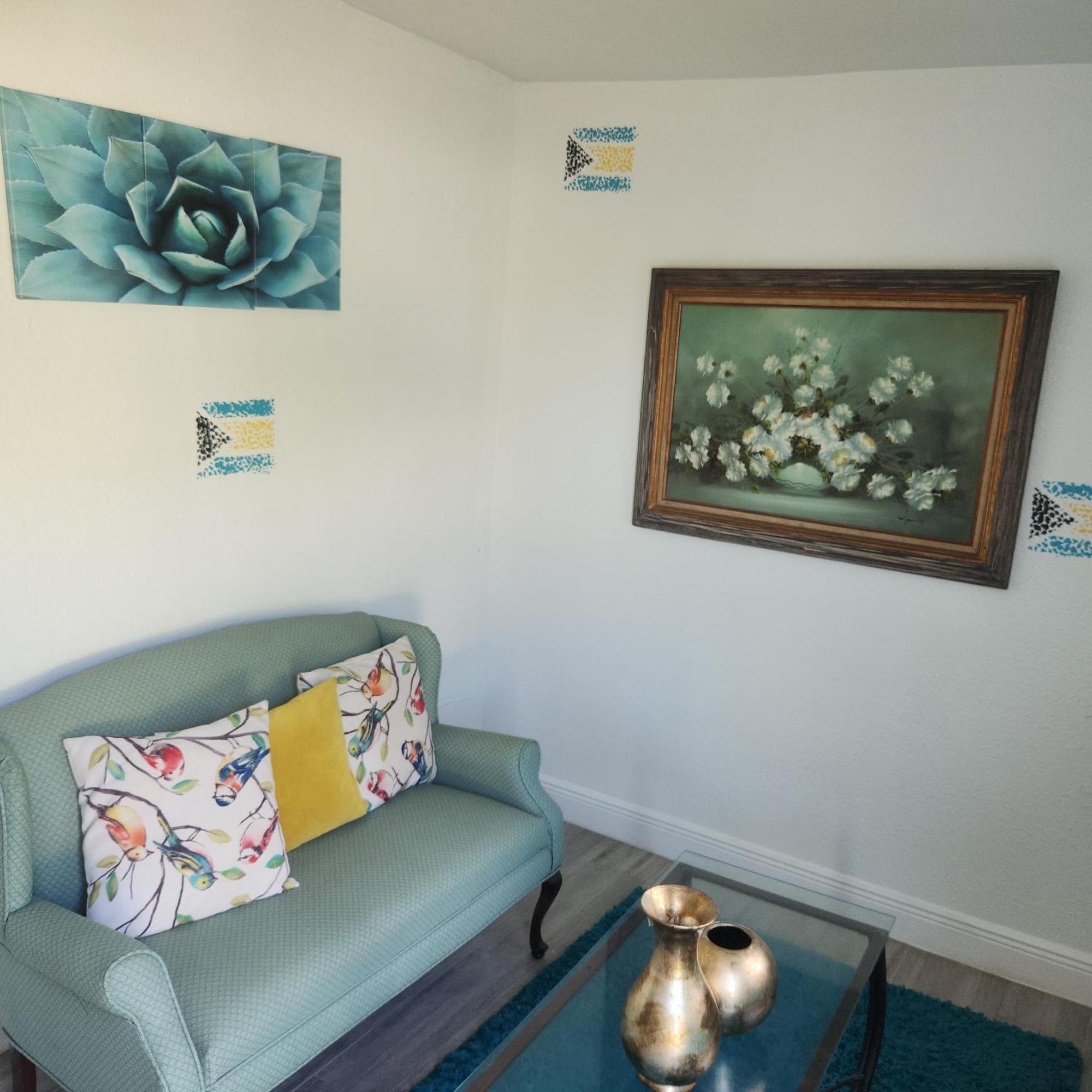 Jubilee Gardens Freeport Hotel Room photo